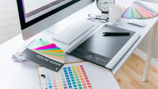 漫画家の収入はいくら？平均や仕組み、確定申告が必要な金額を解説