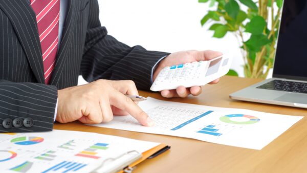 漫画家は税理士に依頼すべき？費用やメリット、丸投げの範囲を解説