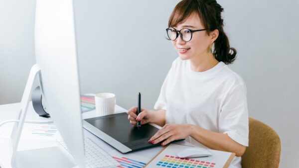 【イラストレーターの収入と税金】平均は？収入源は？確定申告が必要な金額を解説