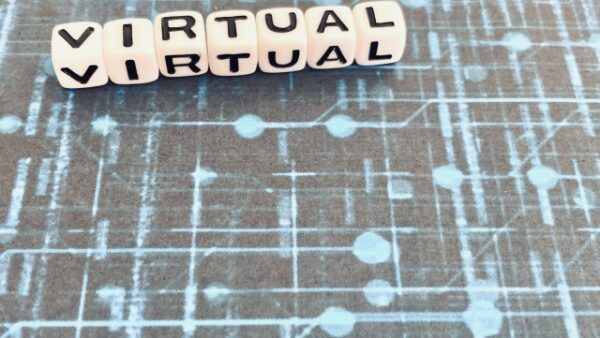 VRChatクリエイターが税理士を選ぶ際のポイント！依頼を検討する判断基準とタイミングも解説