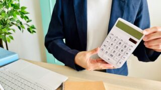 【クリエイター向け】映画代は経費として落とせる？条件と計上する際のポイント