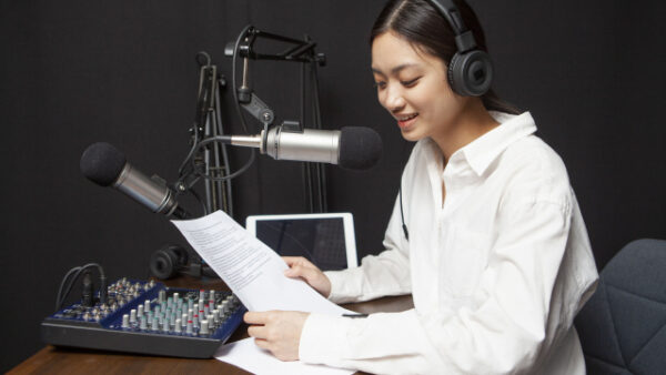 ライブ配信の副業は会社にバレる？収入が知られる仕組みと防ぐための対策を解説