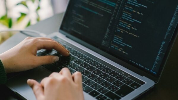 ChatGPTの利用料は経費になる？勘定科目の選び方からインボイス・外貨処理まで徹底解説