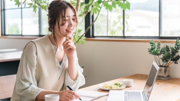 個人事業主クリエイターの法人化ベストタイミングはいつ？3つのタイミングとメリットデメリット